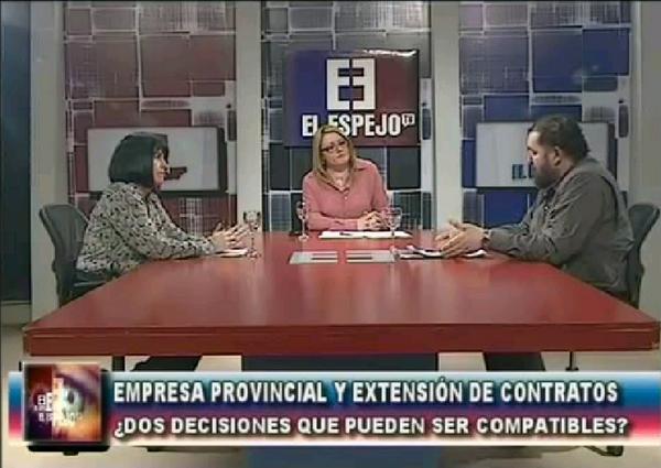 Los legisladores Liliana Martnez Allende (UCR) y Eduardo Barrientos (PJ) participaron del programa El Espejo que se emite por Canal 11 de Ushuaia, para abordar las ltimas novedades en torno a la renegociacin del contrato con YSUR-YPF y la creacin de la empresa provincial de hidrocarburos.