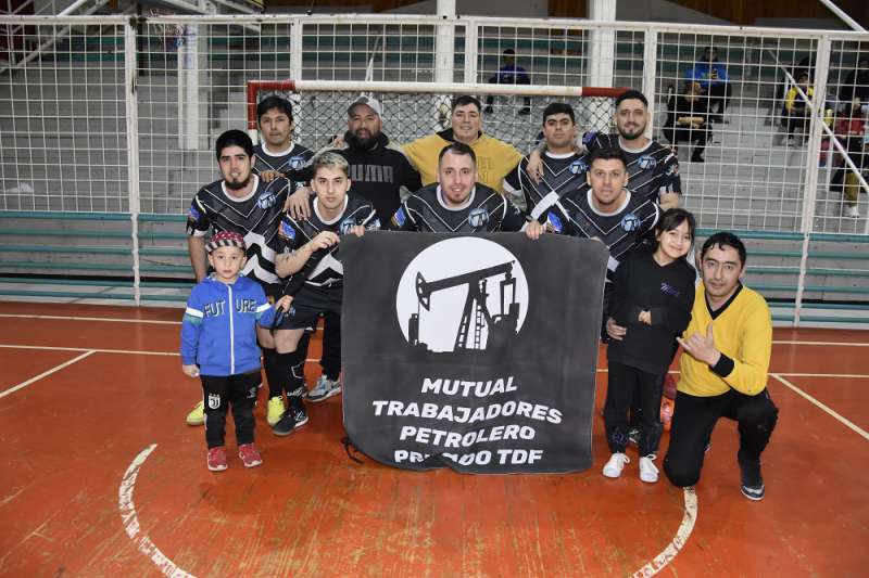 El equipo de Mutual Petroleros, categora libre.