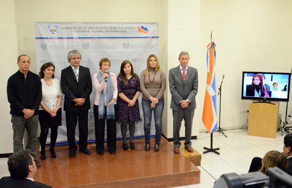 Inauguraron tendido submarino de fibra ptica de 40 kilmetros 