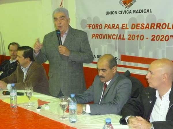 Solari Yrigoyen advierte sobre los contratos petroleros