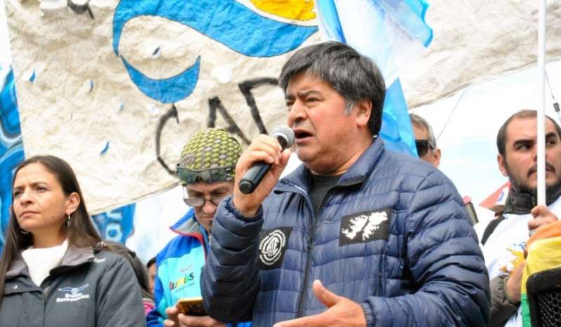 Los legisladores que se sienten, porque si no nos van a conocer