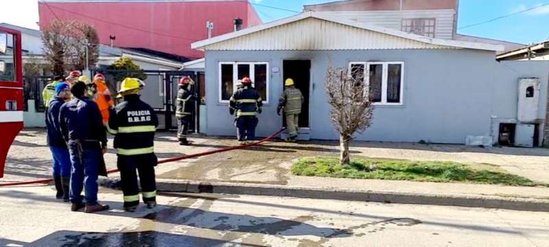 Una vela encendida ocasion un principio de incendio  