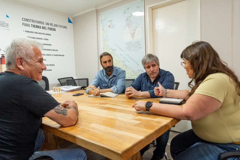 �Estamos muy satisfechos porque empieza una etapa clave para la energ�a de Tierra del Fuego�