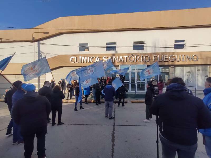 Trabajadores reclaman por sueldos adeudados y aguinaldos impagos