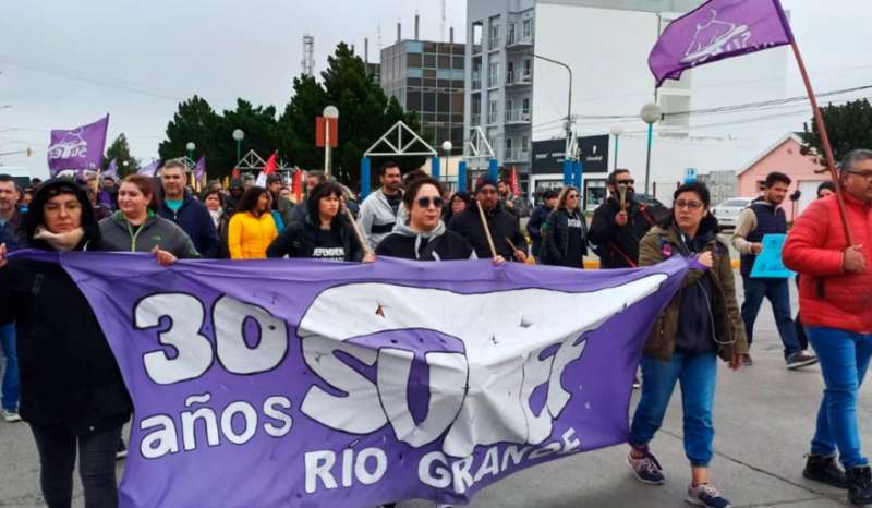 Docentes inician semana con acampe, paro y marcha provincial