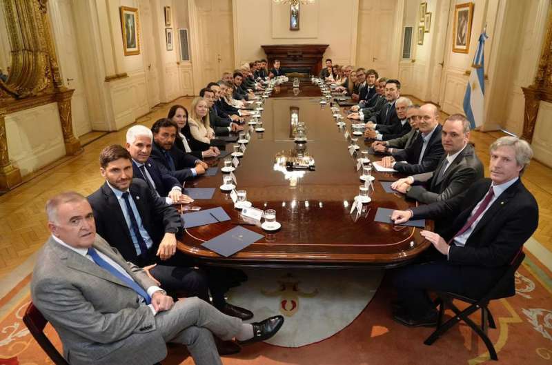 Sin la presenncia de Melella, Javier Milei se reuni con los gobernadores en Casa Rosada para acordar reformas