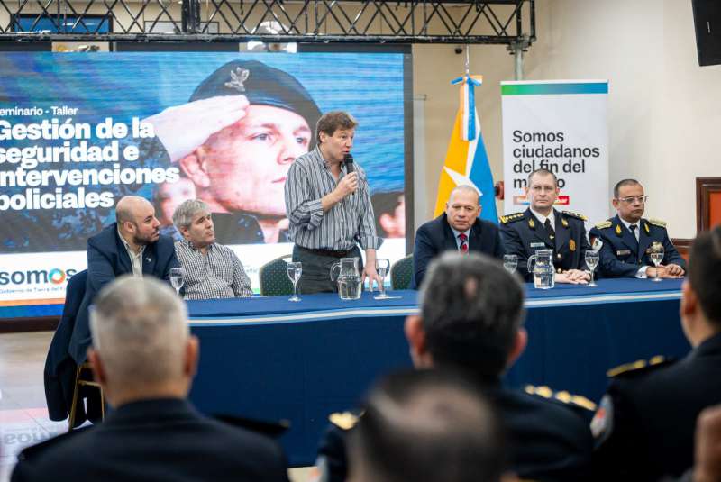 Inici en la provincia capacitacin sobre gestin de la seguridad e intervenciones policiales 