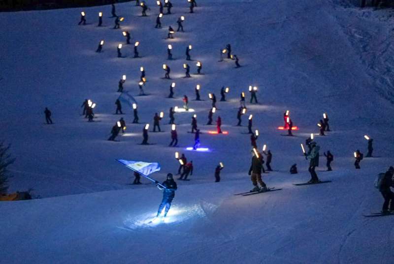 Ayer comenz la Fiesta Nacional del Invierno con la tradicional bajada de antorchas