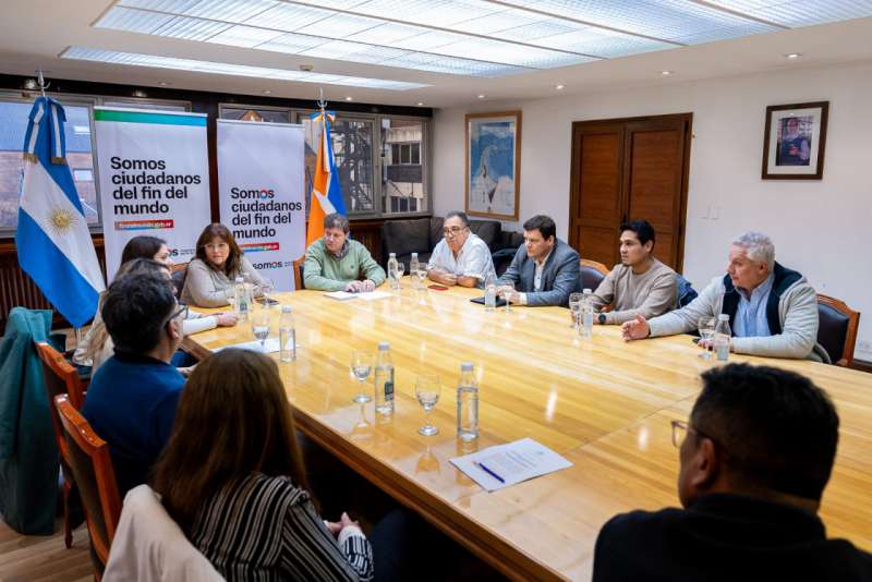 Melella mantuvo un encuentro con representantes de Colegios y Consejos Profesionales