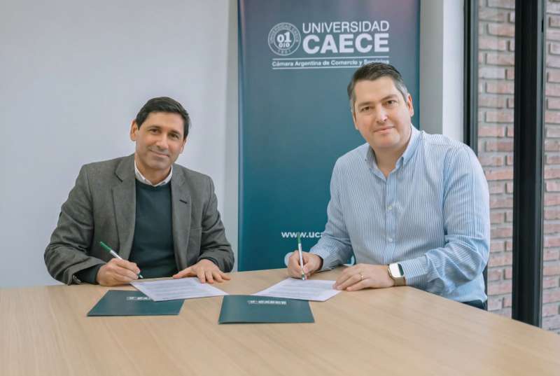 Mart�n P�rez firm� un convenio con la Universidad CAECE