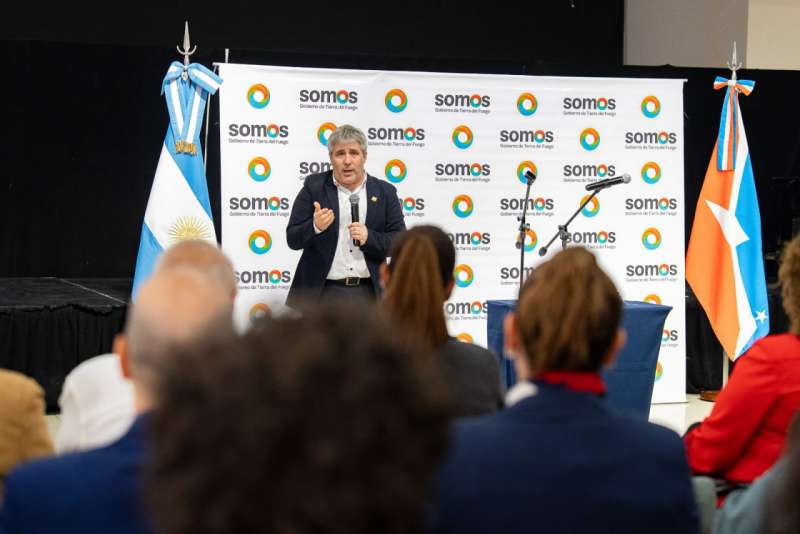 Canals fija posicin sobre petrleo, acuicultura y apertura productiva en una agenda marcada por la crisis