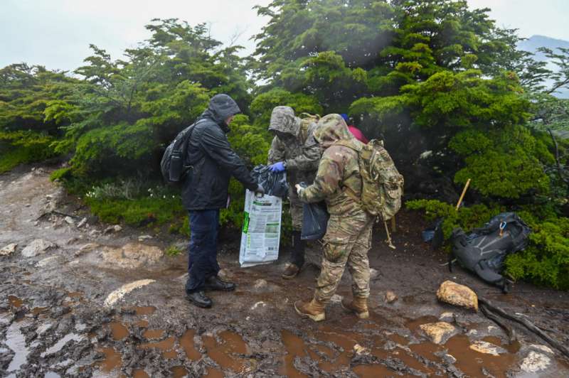 El Infuetur e instituciones locales realizaron una jornada de limpieza y mantenimiento 