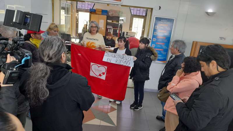 Familiares y pacientes electrodependientes se presentaron en la OSEF