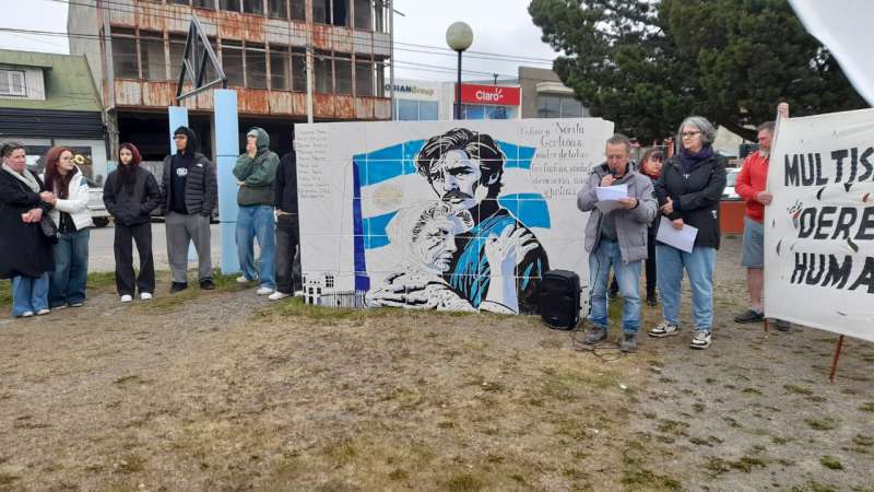 Duro documento de la Multisectorial se ley en la inauguracin del mural de Nora Cortias