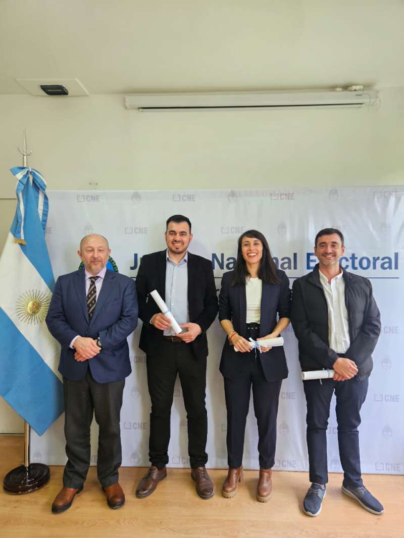 Entreg los diplomas a los representantes fueguinos de LLA electos en octubre