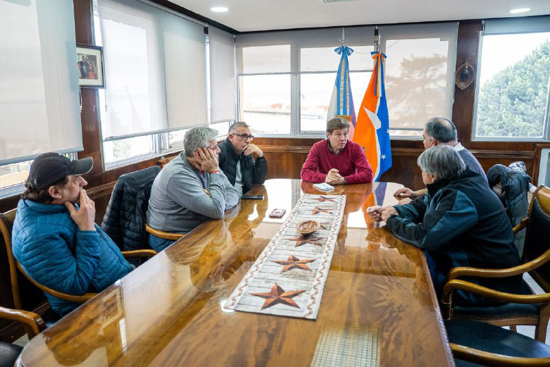 El gobernador Melella recibi� a taxistas de Ushuaia 