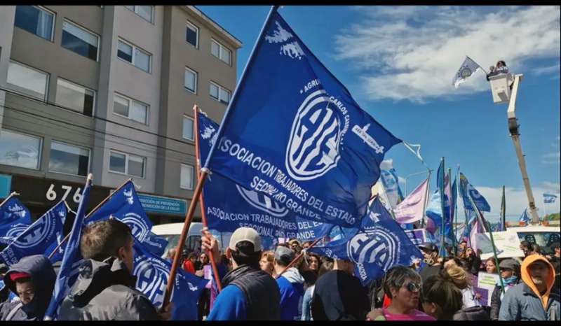 Estatales tambi�n rechazan la reforma laboral 