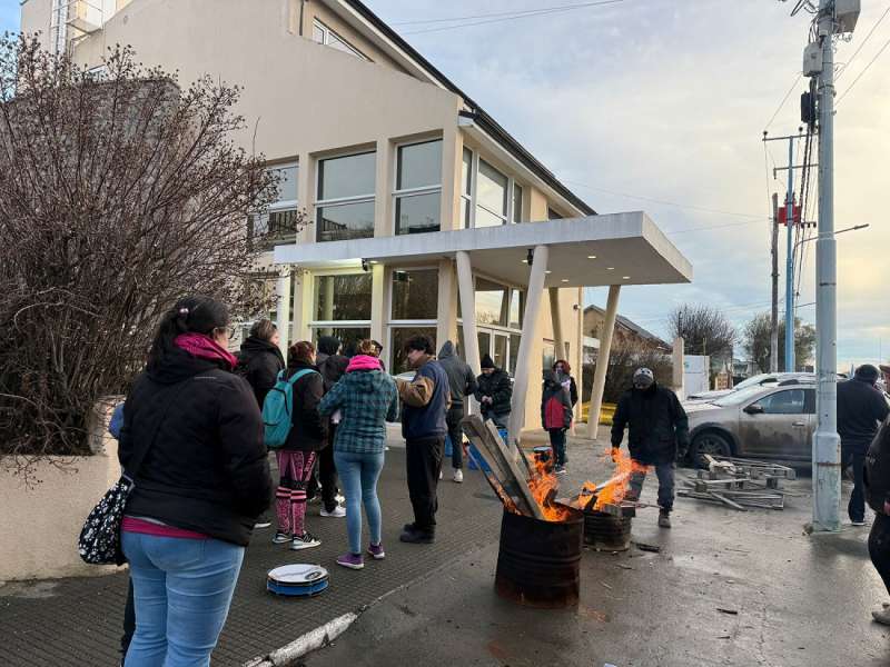 Cooperativa exige pago por trabajos en una escuela y denuncian promesas incumplidas 