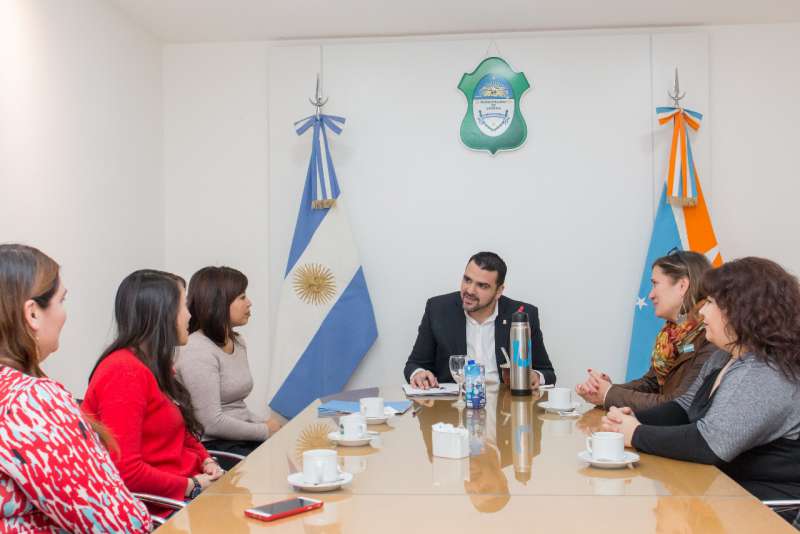 La municipalidad capacitar a profesionales y cuidadores que trabajen con adultos mayores