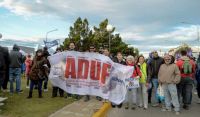 Docentes universitarios paran hoy en respuesta al veto de Milei