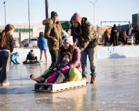 Cientos de familias disfrutaron de la pista de patinaje del Cono de Sombra