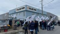 �Nos dejaron solos y resistimos cuidando la f�brica�