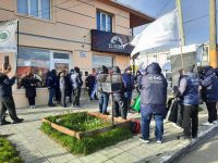 Protesta de mercantiles por salarios no abonados y despidos