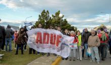 Docentes universitarios paran hoy en respuesta al veto de Milei
