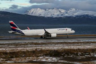 Latam Airlines Brasil concret� su primer vuelo directo a Ushuaia