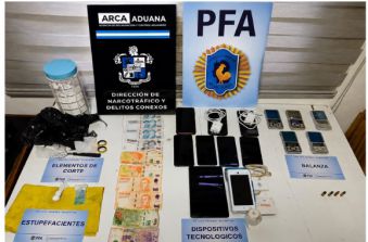 La Polic�a Federal secuestr� drogas, un vehiculo, armas, municiones y elementos policiales