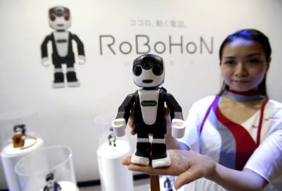 Sharp prepara RoboHon, un pequeo robot y telfono mvil 