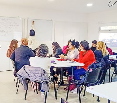 Siguen apostando a la educación en idiomas para toda la comunidad