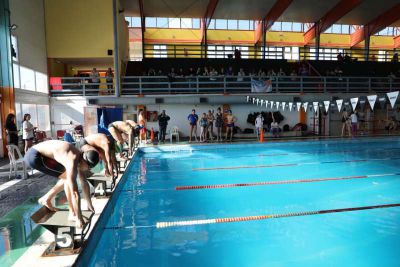 El natatorio municipal realiz un torneo por el da de la primavera